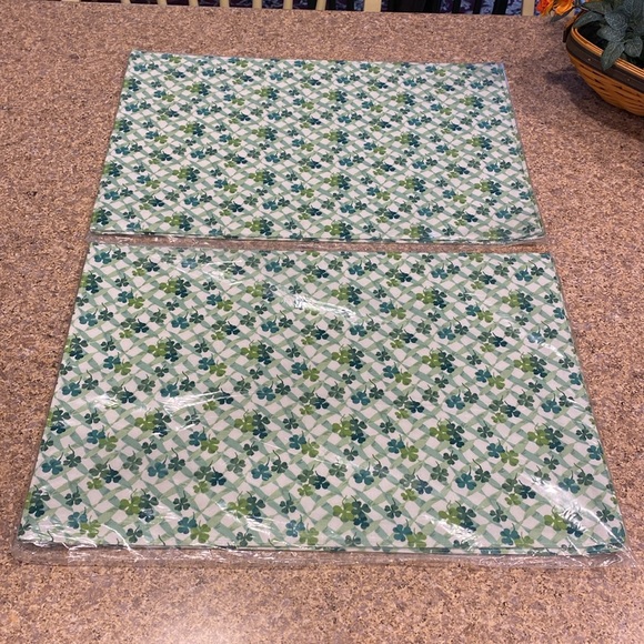 NIP 4 Fabric Placemats Shamrock Lots of Luck (2 Packages of 2 in Each Package) - Picture 3 of 12
